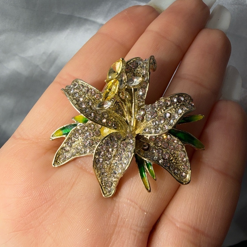 Elegant Gold and Green Floral Brooch